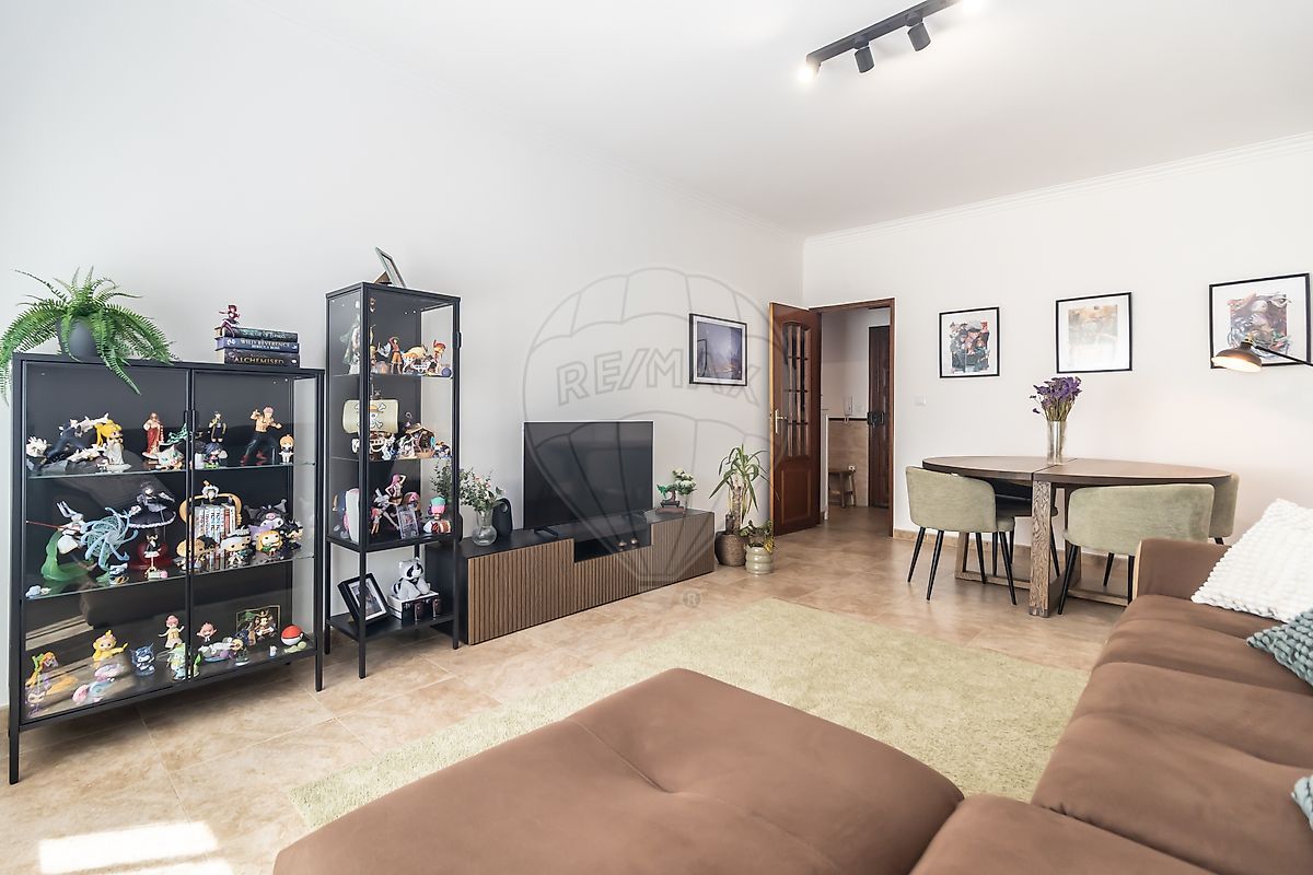 Apartamento - Baixa da Banheira e Vale da Amoreira, Moita, Setúbal