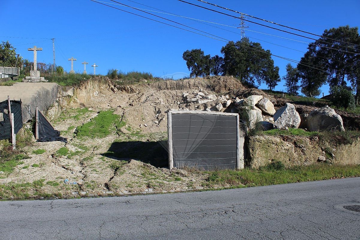Land for sale in Paredes, Portugal — €119,000