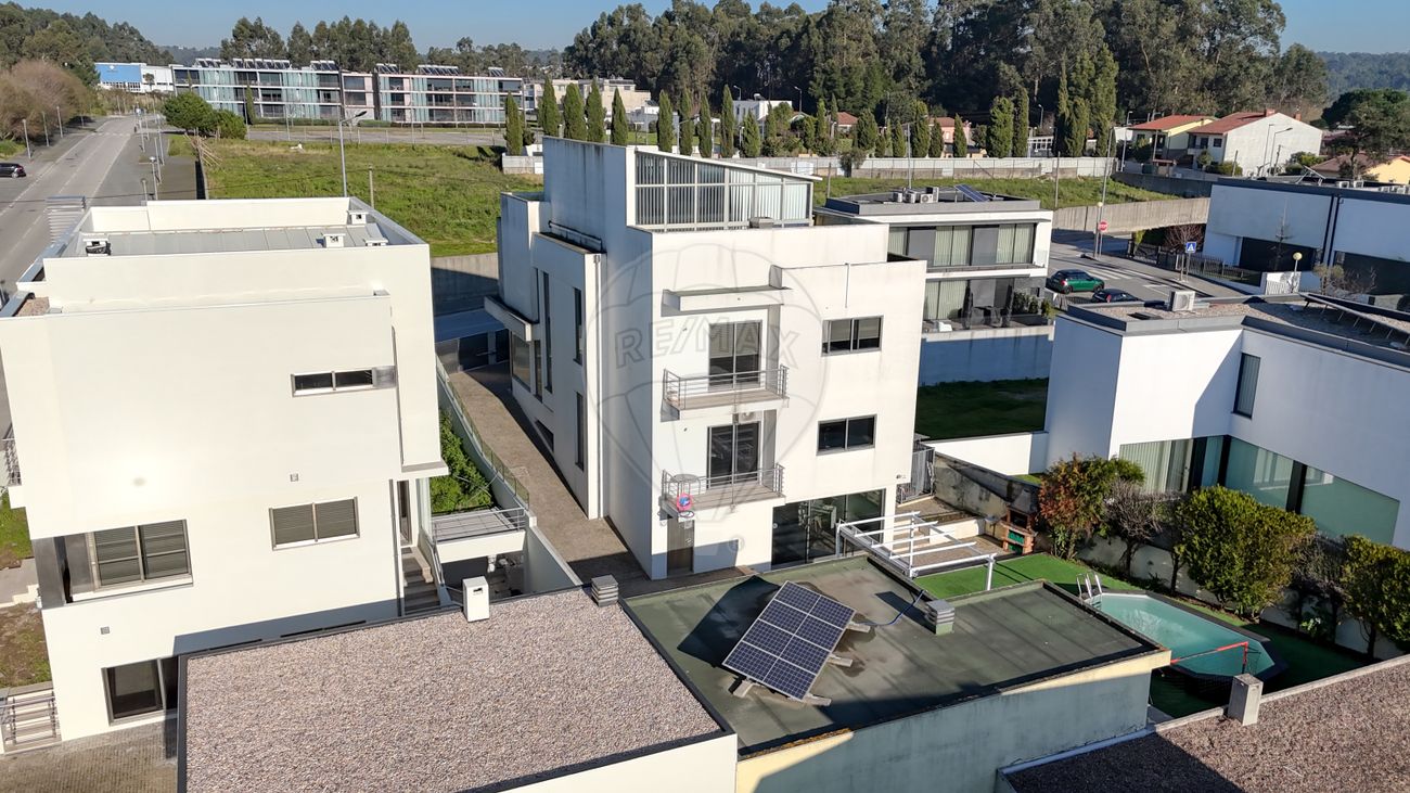 Moradia T4 para venda