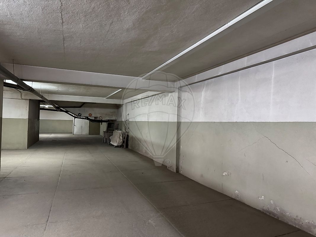 Garagem à venda em Vila Nova de Gaia