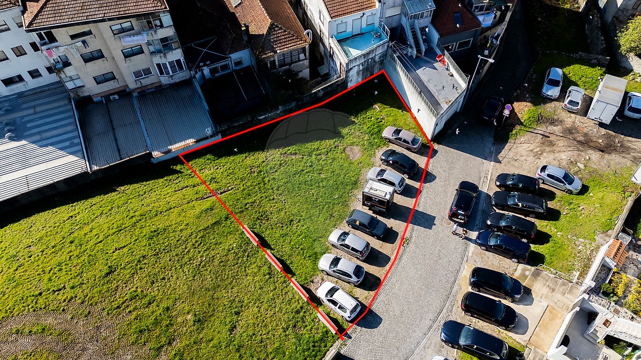 Terreno à venda em Porto
