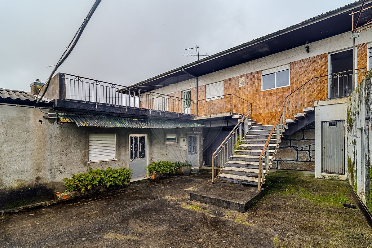 Moradia T5 à venda em Paredes