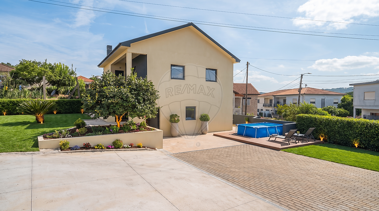 Apartamento T3 à venda em Lousada