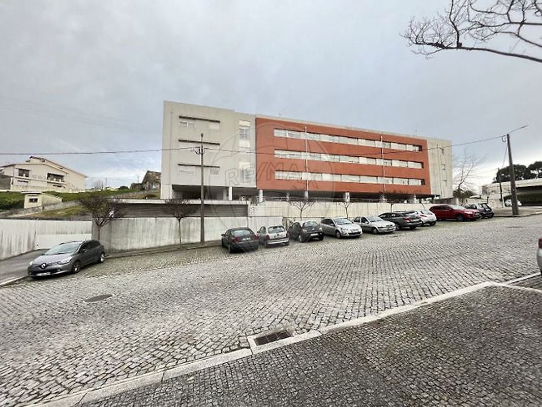Apartamento T1 para arrendar em Maia