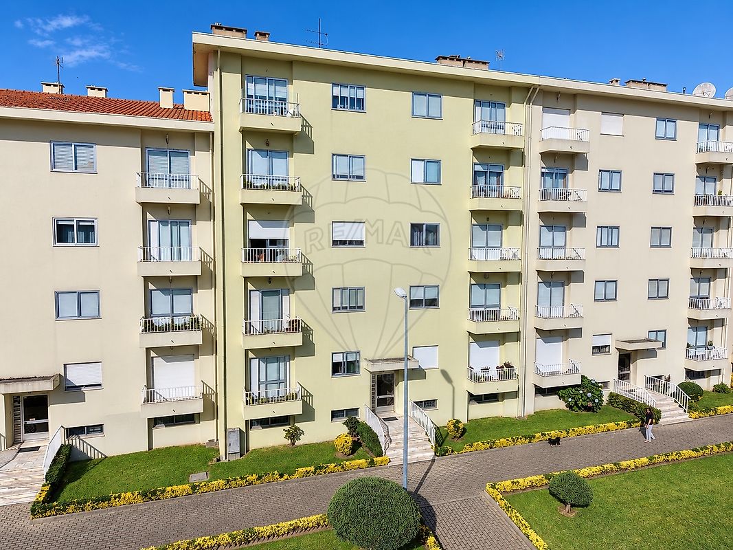 Apartamento T2 em Cidade da Maia, €300.000