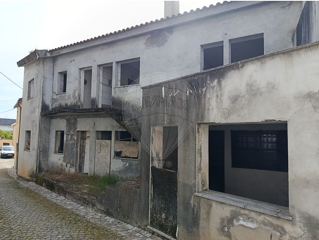 Prédio - Tourais e Lajes, Seia, Guarda