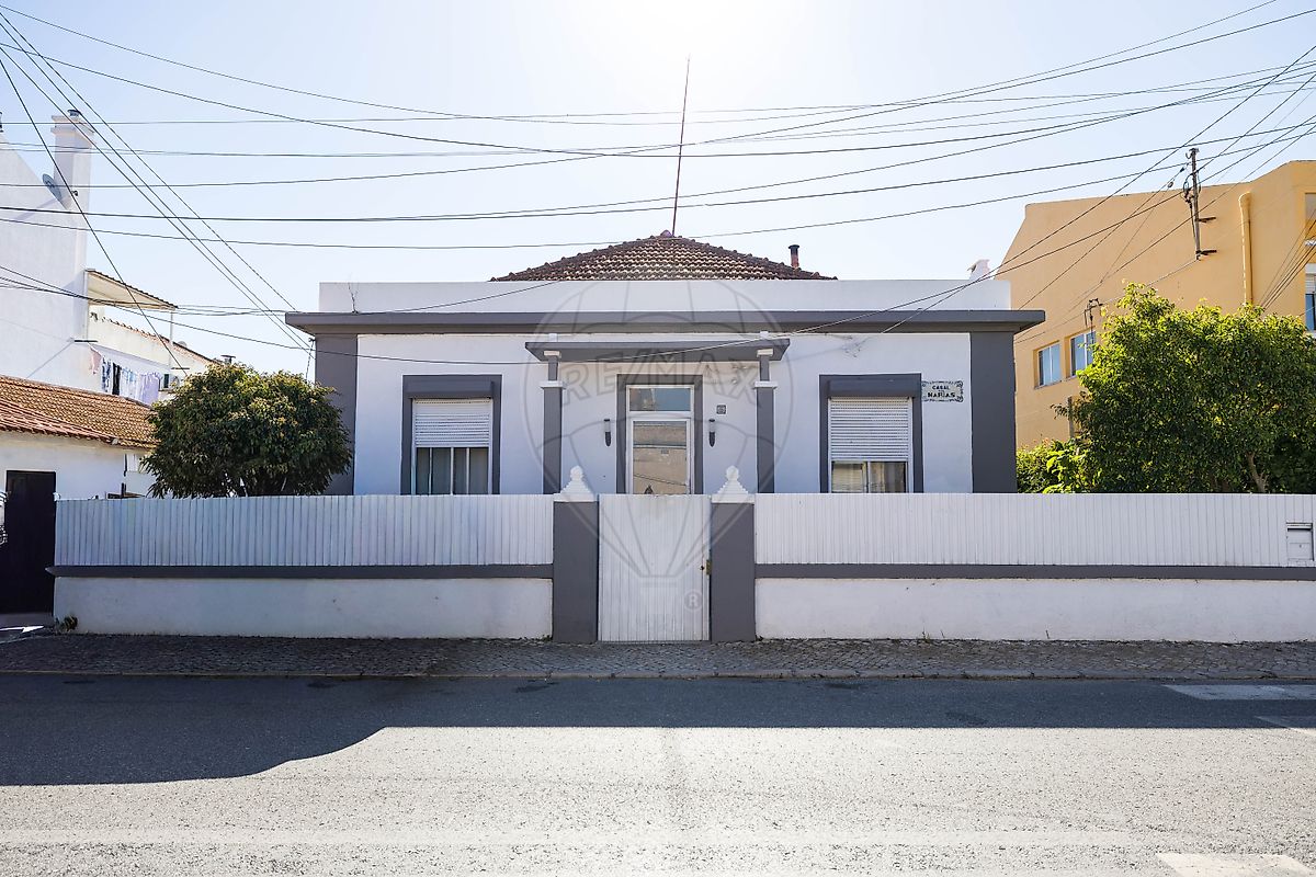 Prédio T5 à venda em Almada