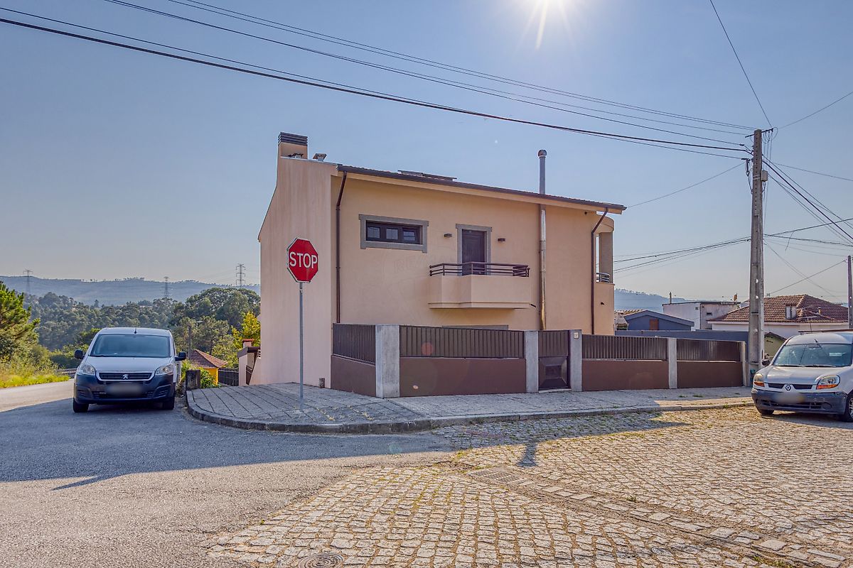 Moradia T4 para venda