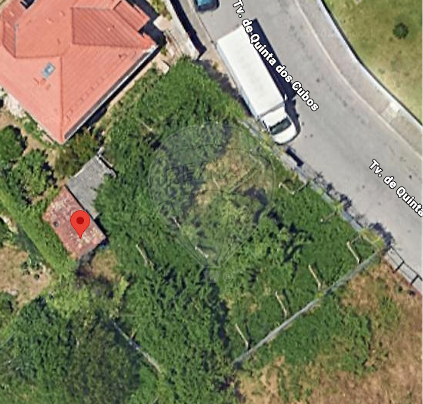 Terreno à venda em Vila Nova de Gaia