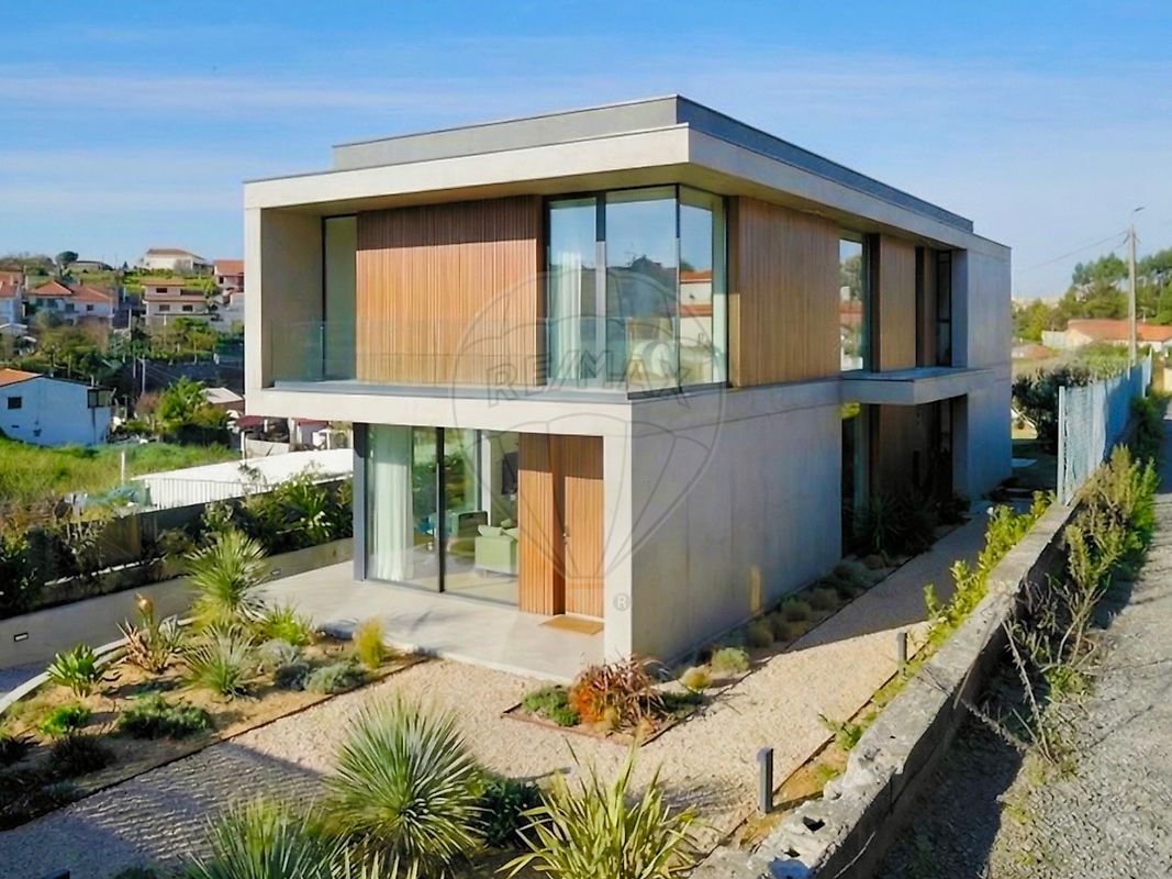 Terreno à venda em Vila Nova de Gaia