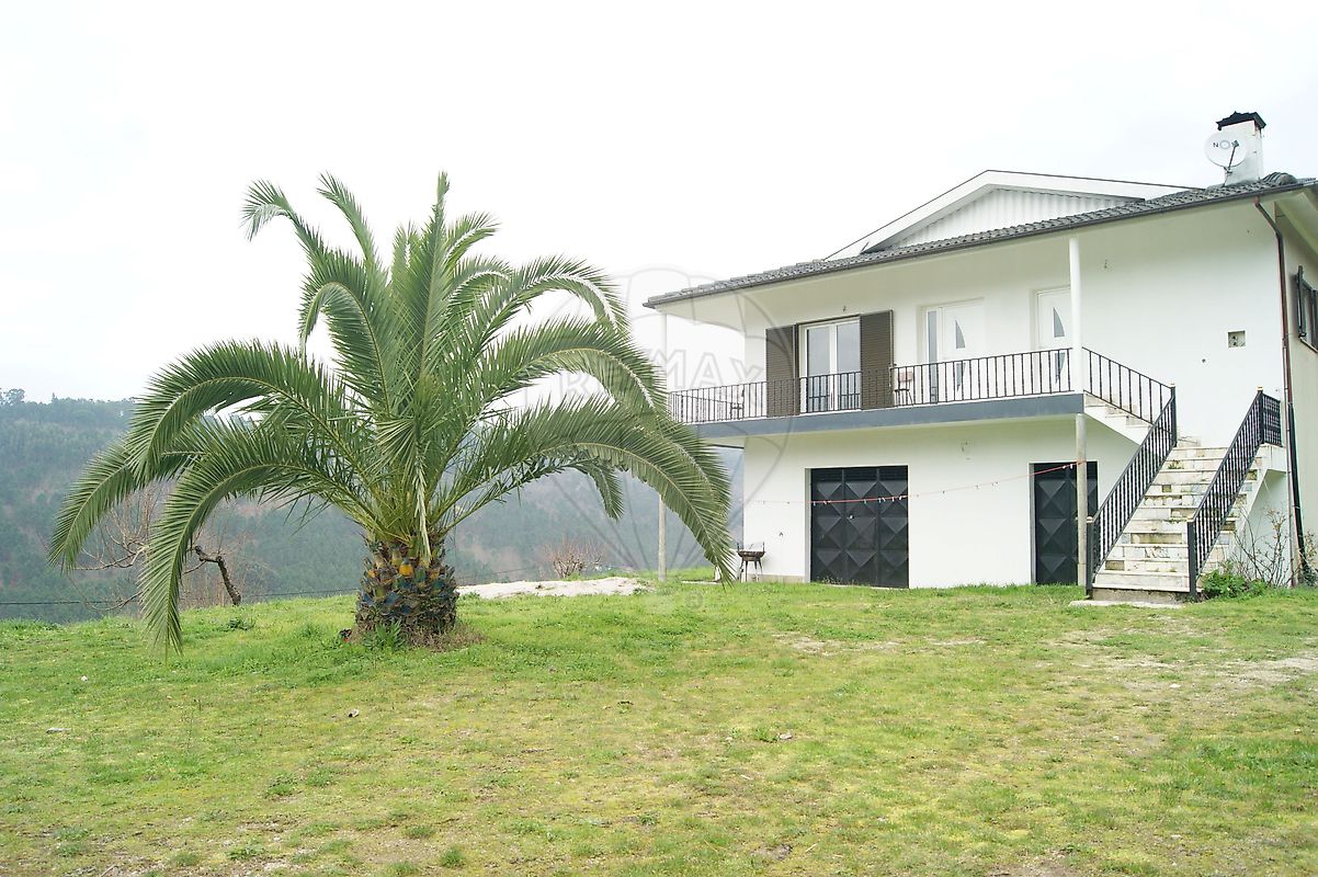 Moradia - Ribeira de Pena (Salvador) e Santo Aleixo de Além-Tâmega, Ribeira de Pena, Vila Real