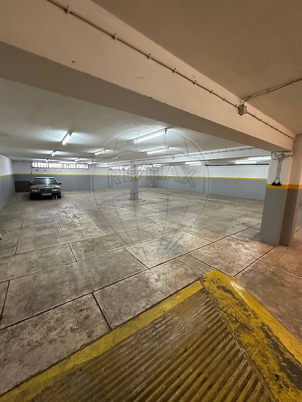 Garagem à venda em Vila Nova de Gaia