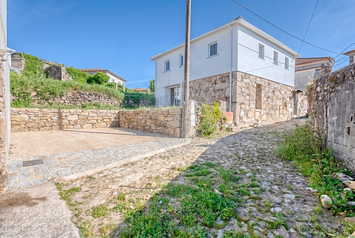 Moradia T3 à venda em Santa Maria da Feira