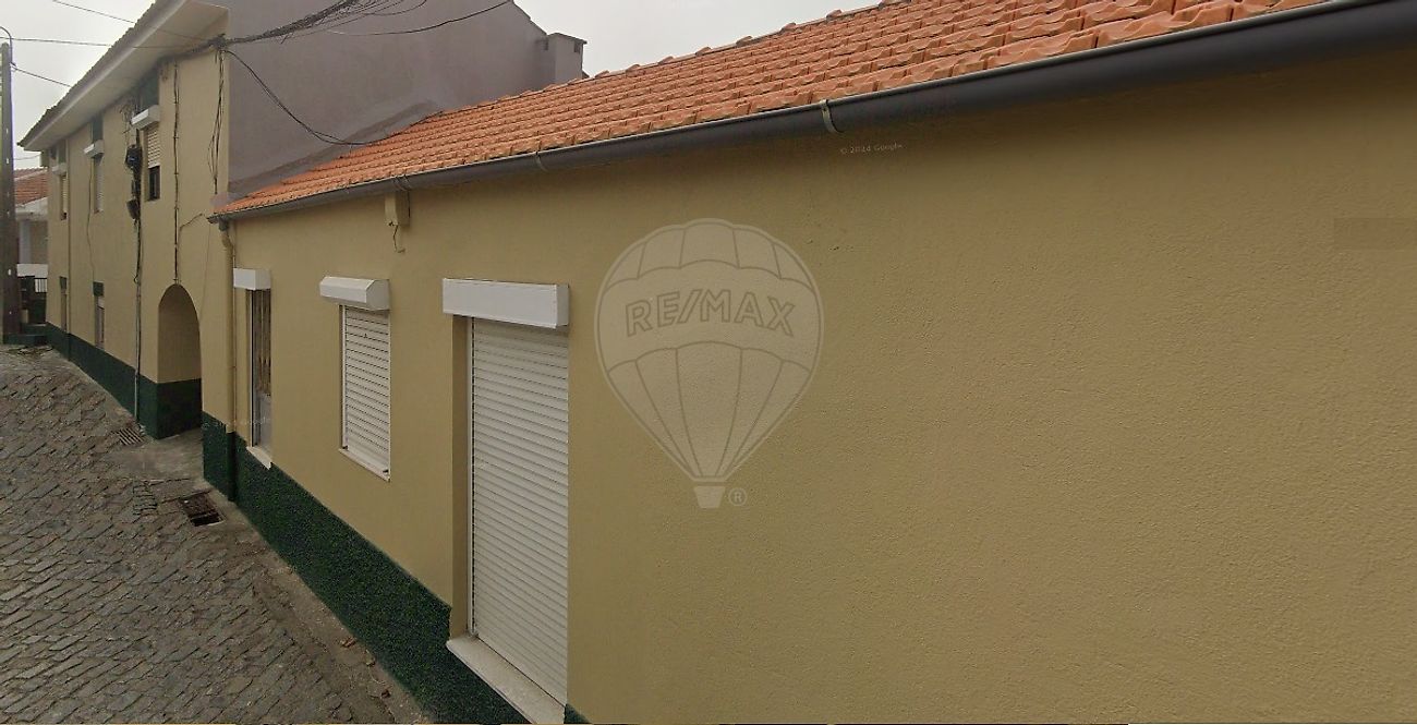 Moradia T15 à venda em Vila Nova de Gaia