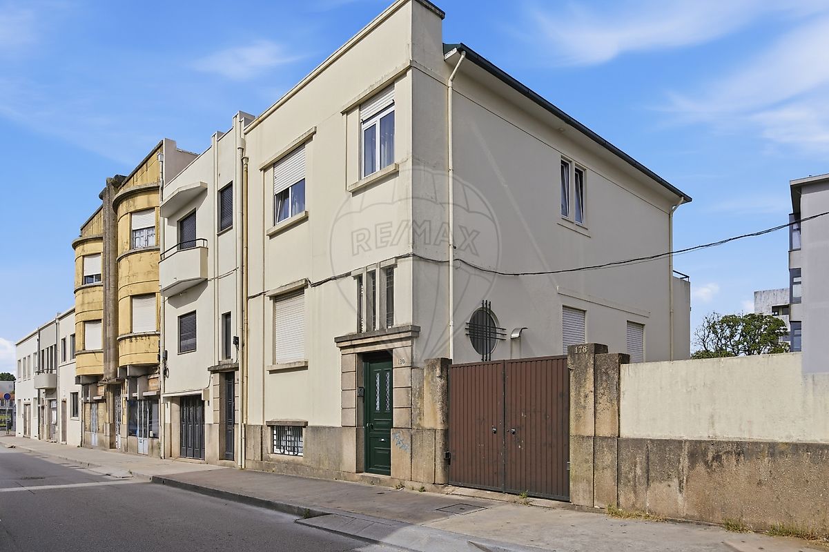 Moradia T8 à venda em Porto