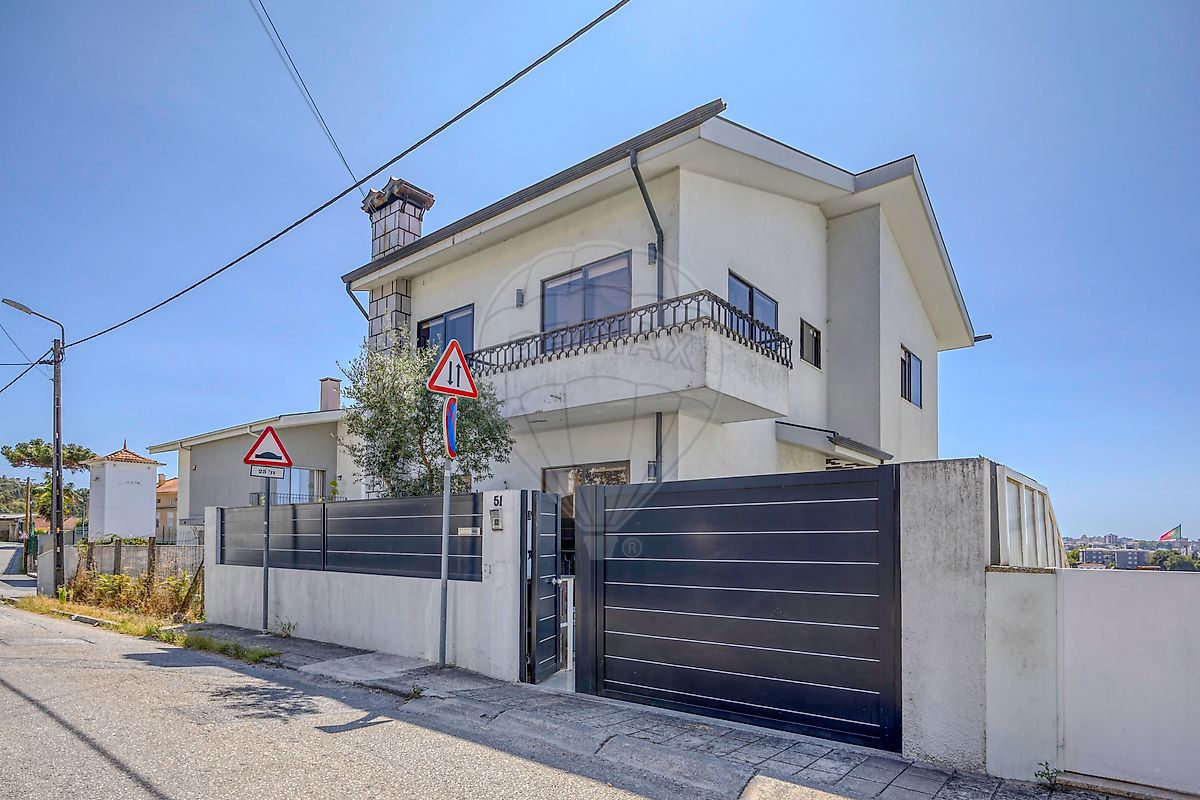 Apartamento T4 à venda em Valongo