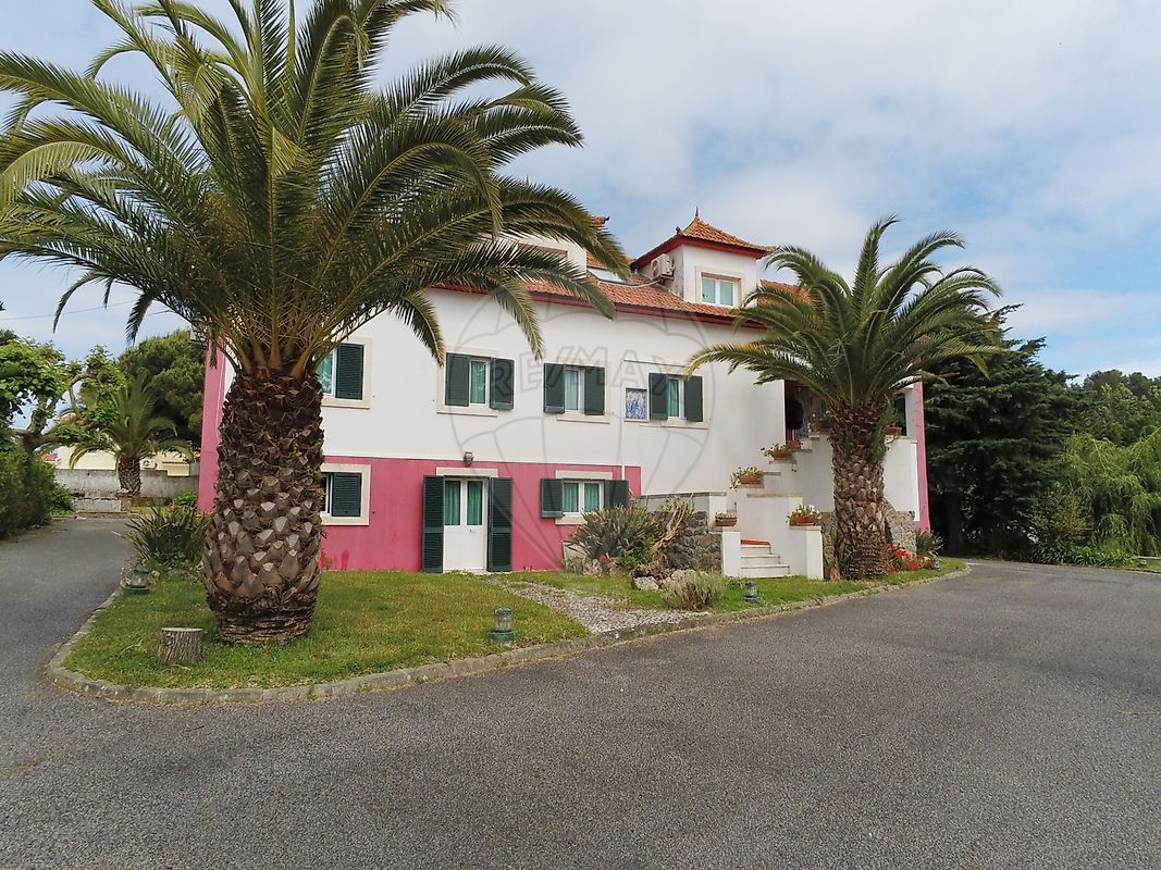 Moradia T12 à venda em Ribeira de Sintra