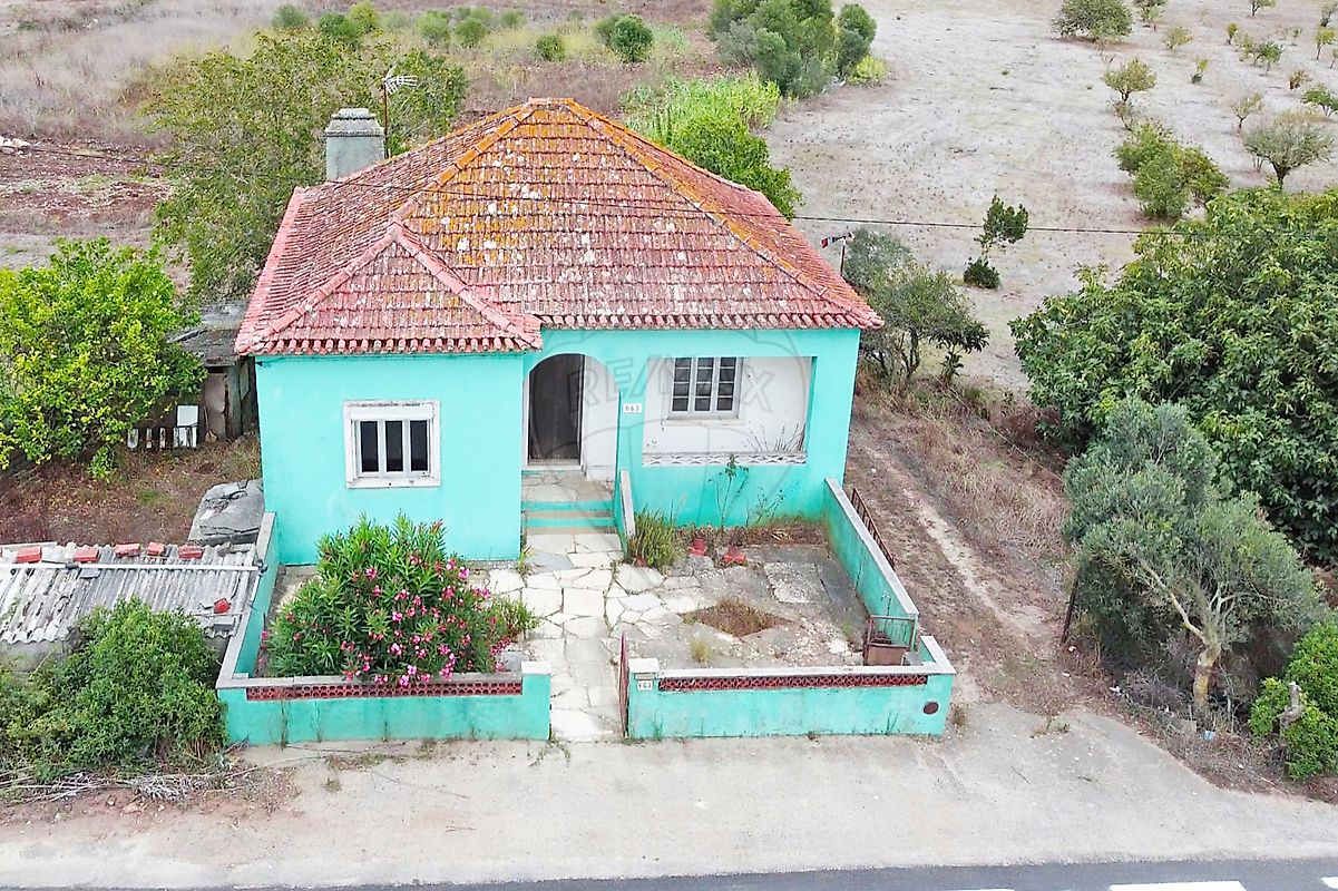 Moradia T3 à venda em Granja dos Serrões