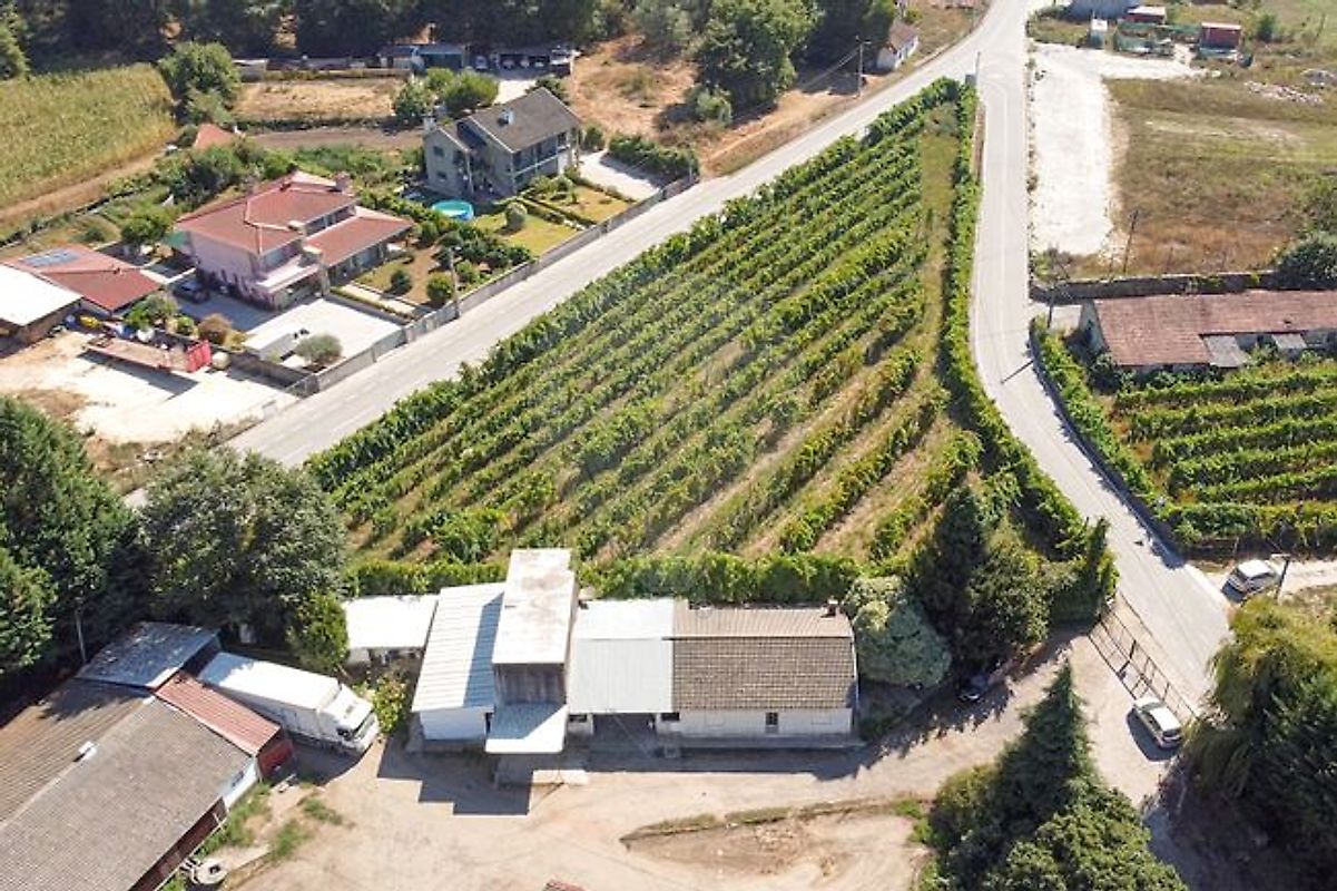 Terreno à venda em Guimarães