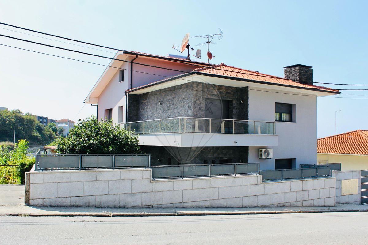 Moradia T4 para venda