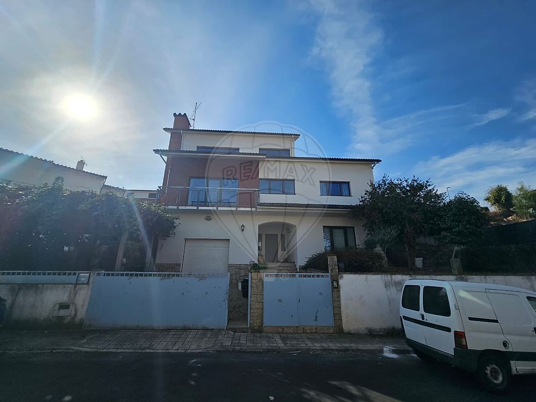 Moradia T5 para venda