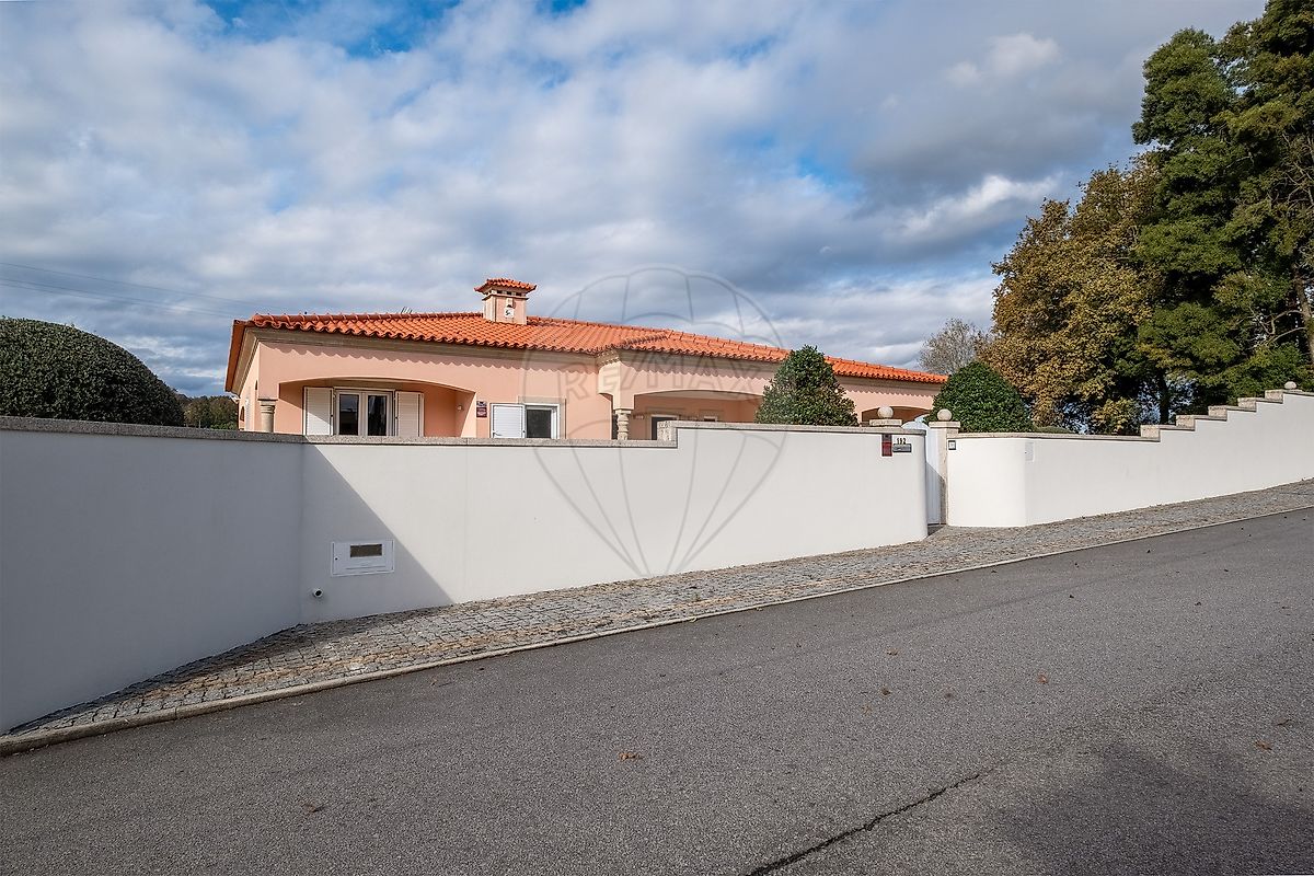 Moradia T5 para venda