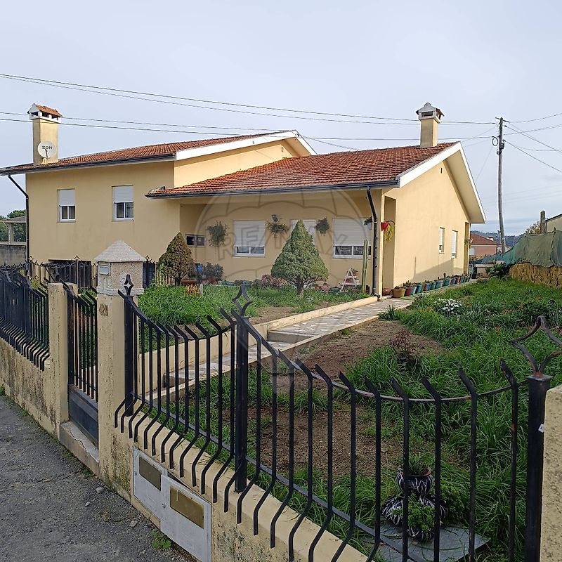 Moradia T4 para venda