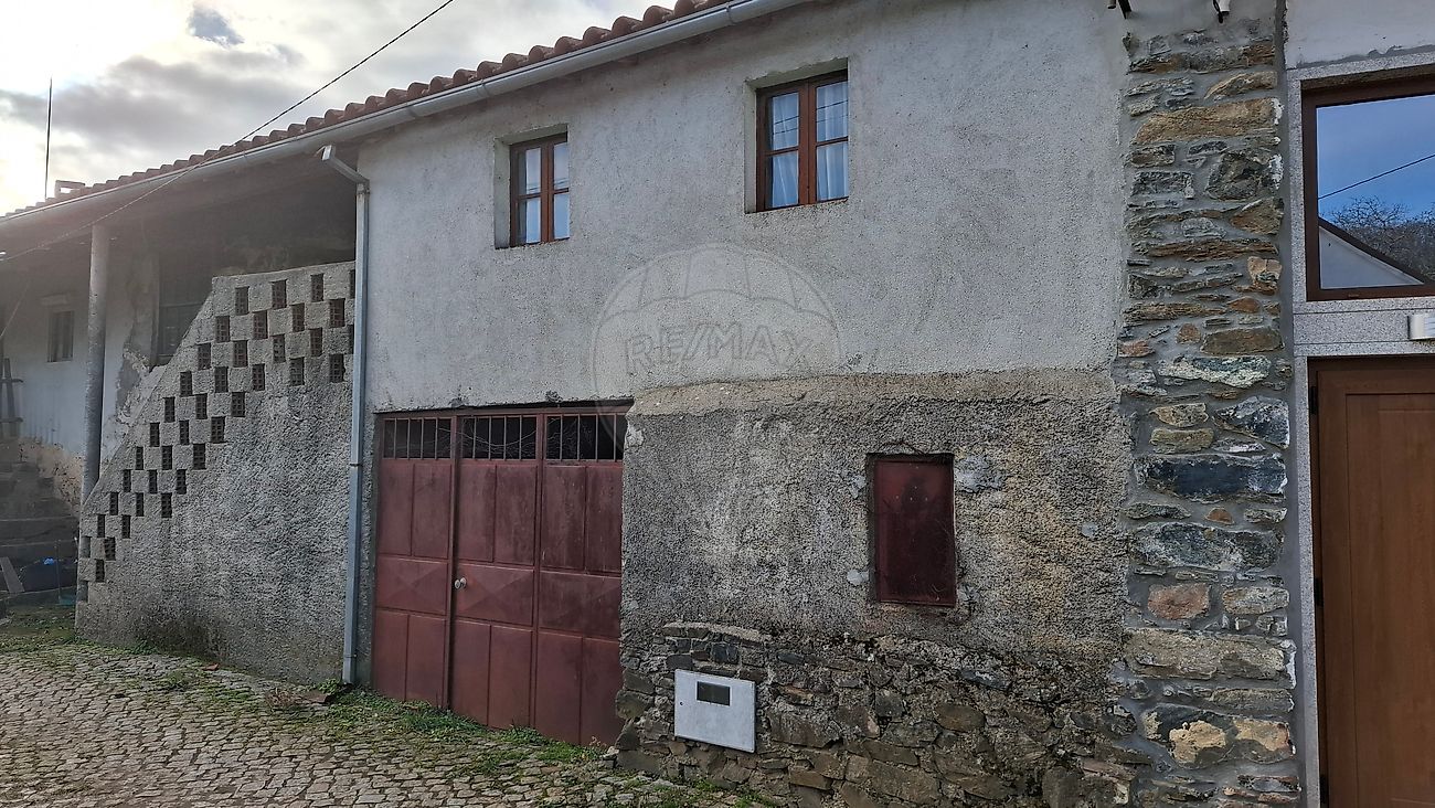 Moradia T2 - Gondesende, Bragança, Bragança