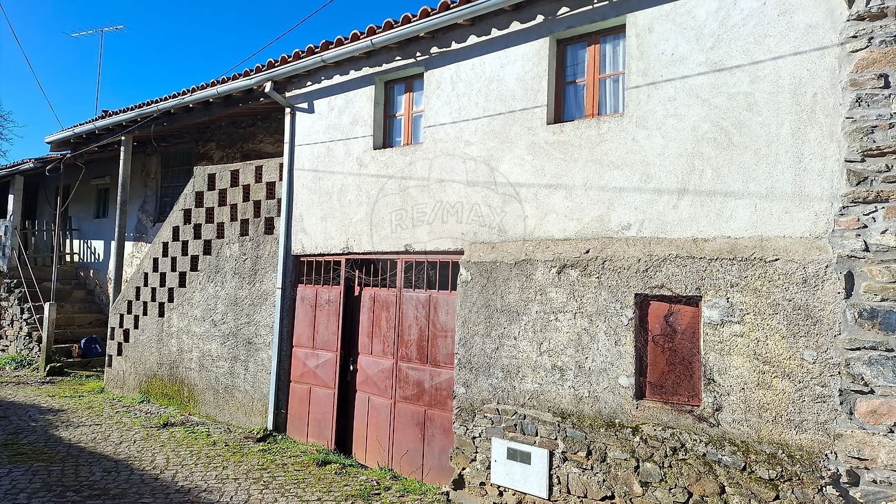 Moradia T2 - Gondesende, Bragança, Bragança
