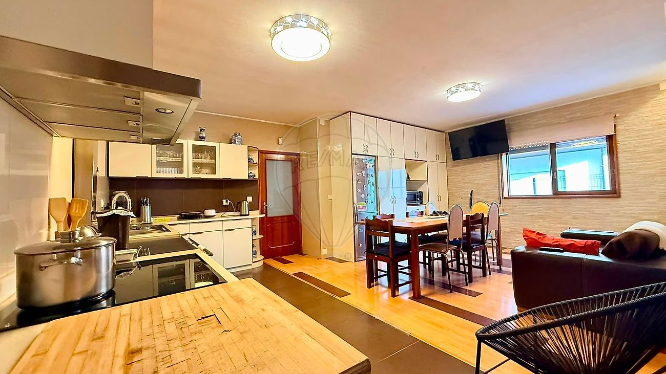 Apartamento T4 à venda em Maia