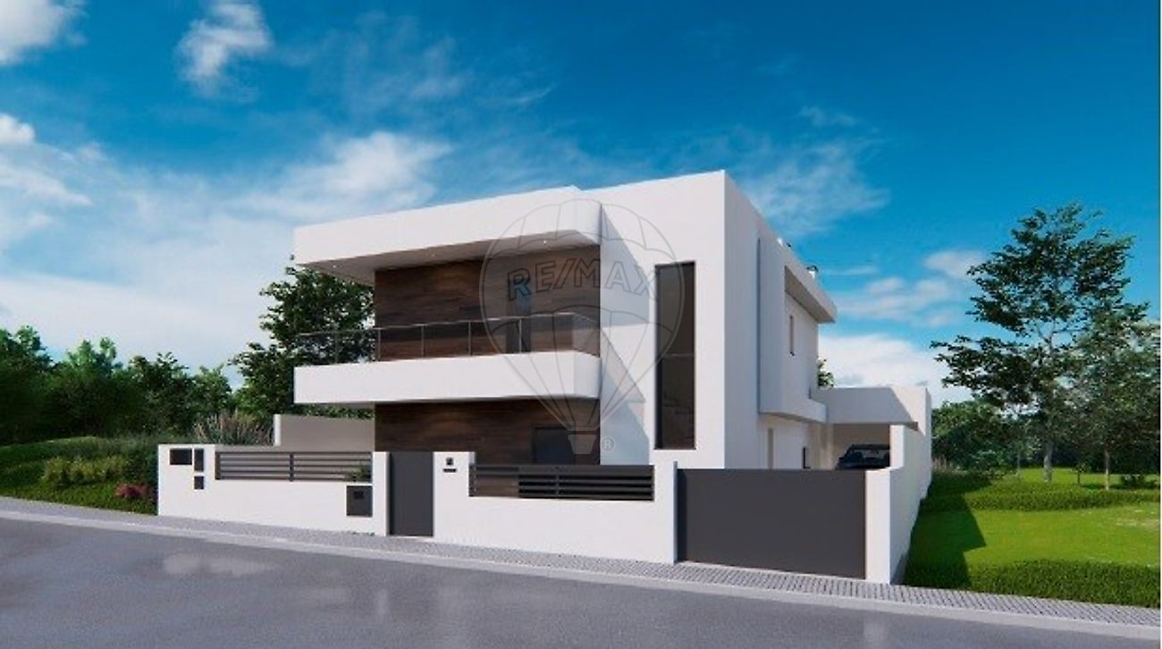 Land for sale in Odivelas, Portugal — €190,000