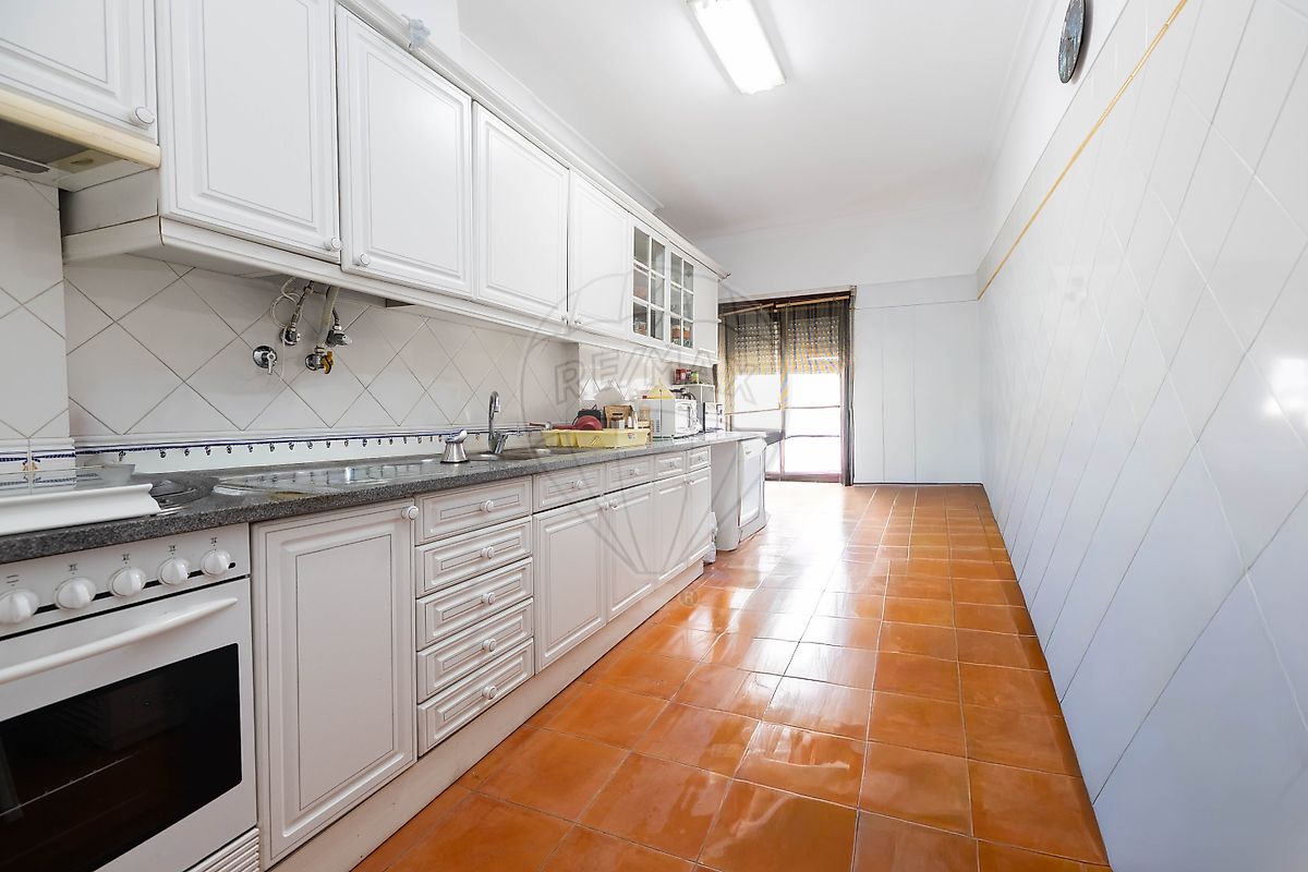 Apartamento T2 à venda em Amadora