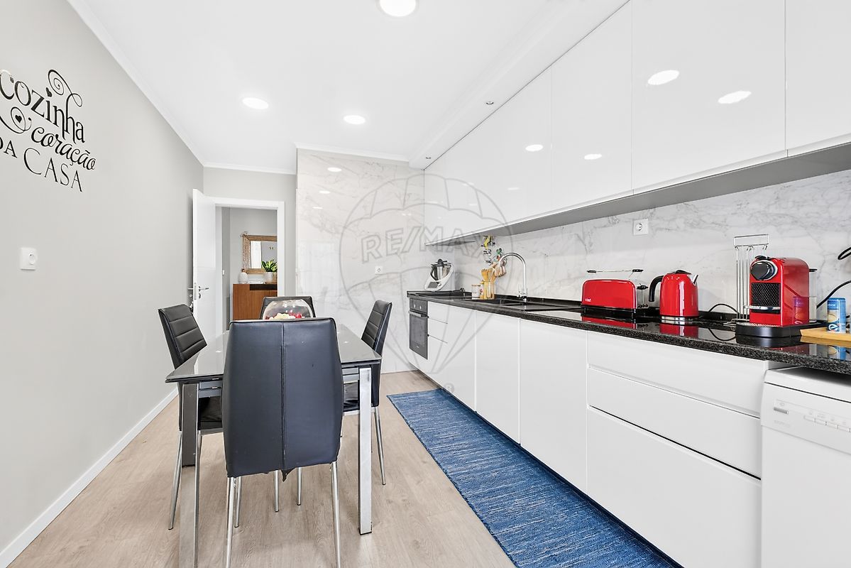 Apartamento T3 à venda em Loures
