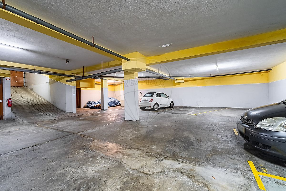 Garagem à venda em Porto