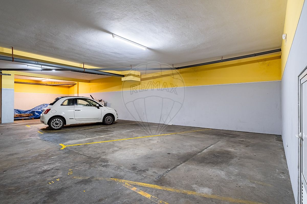Garagem à venda em Porto