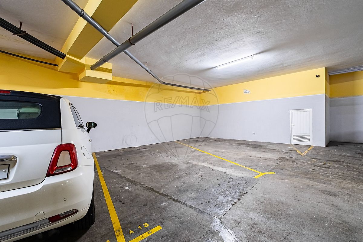 Garagem à venda em Porto