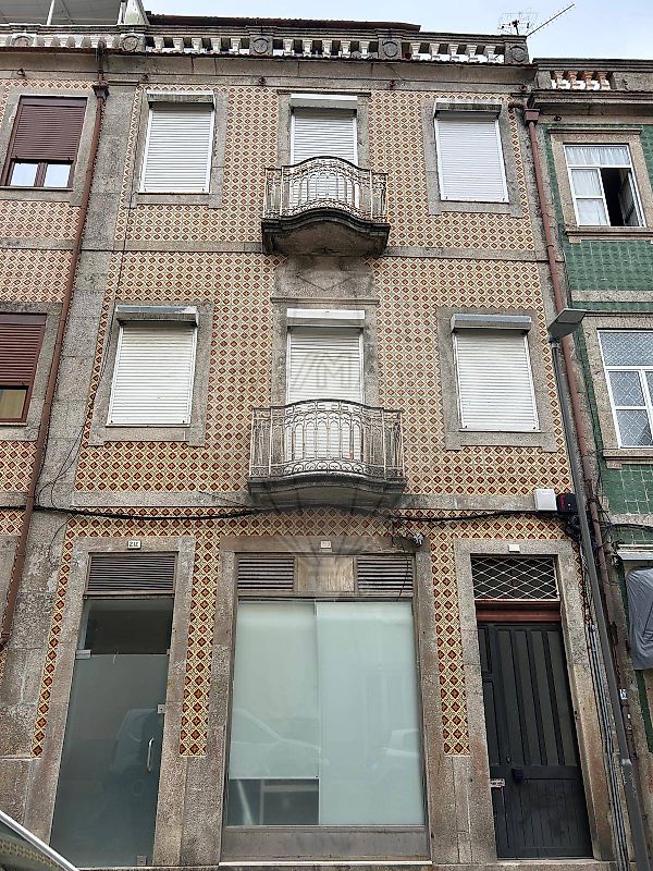 Prédio T4 à venda em Porto