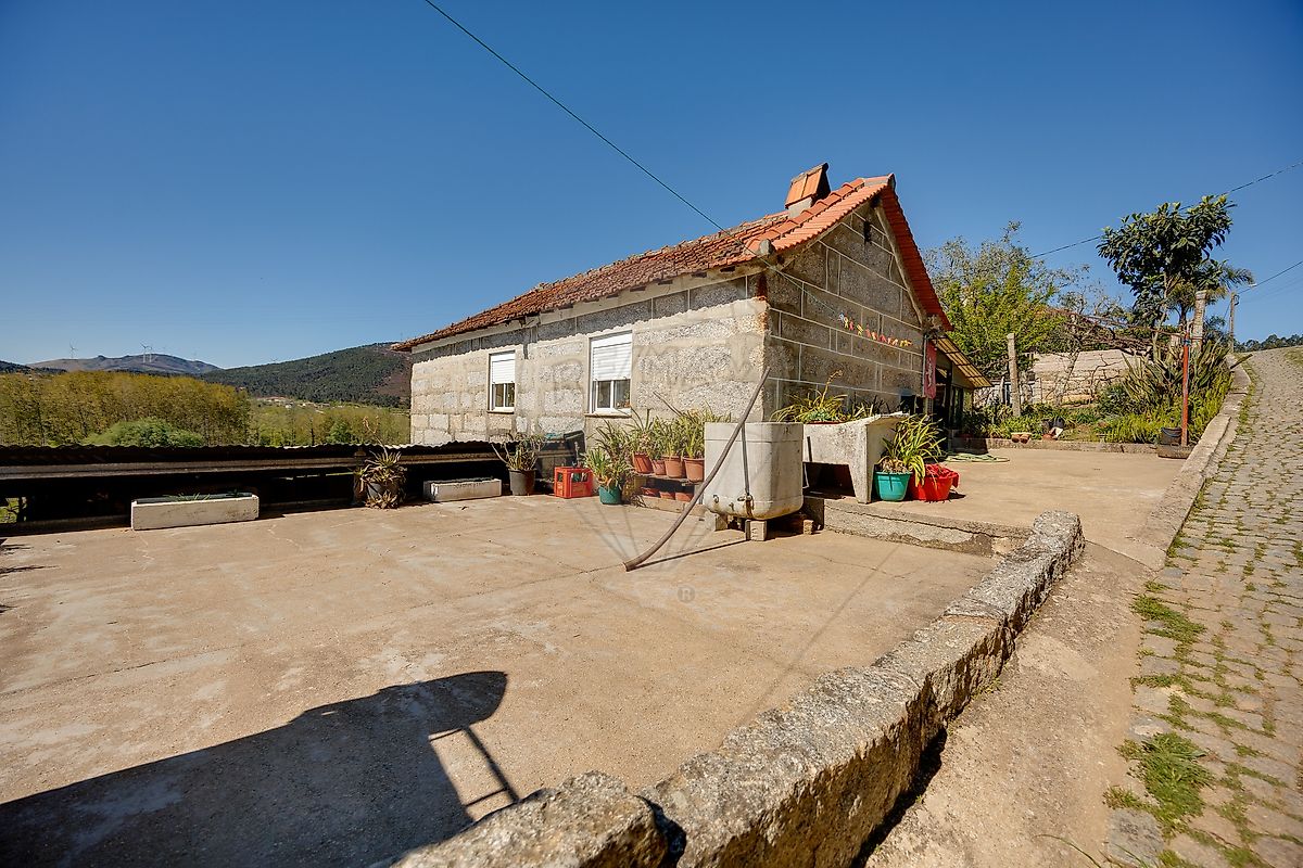Moradia T2 à venda em Castelo de Paiva