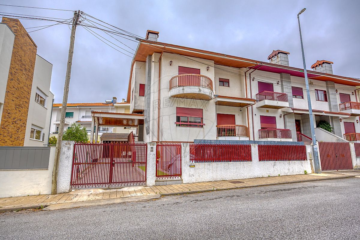 Apartamento T5 à venda em Gondomar