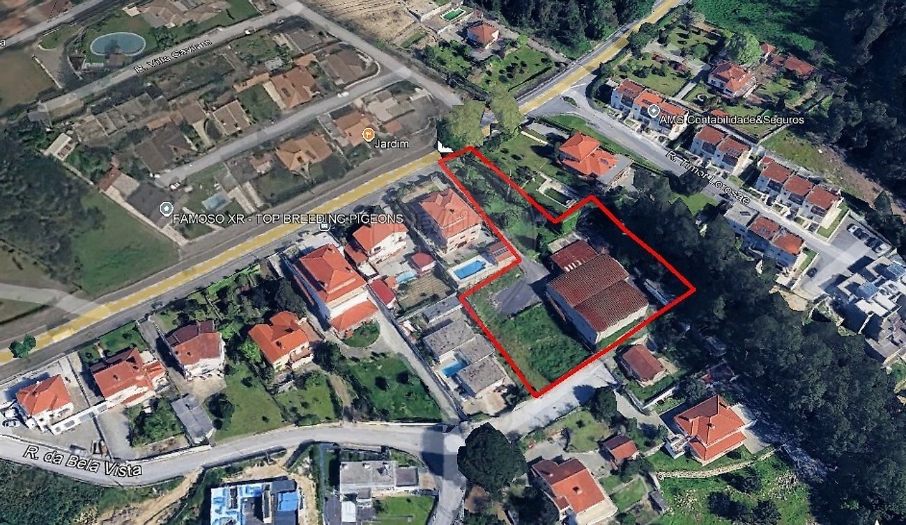 Terreno T3 à venda em Vila Nova de Famalicão