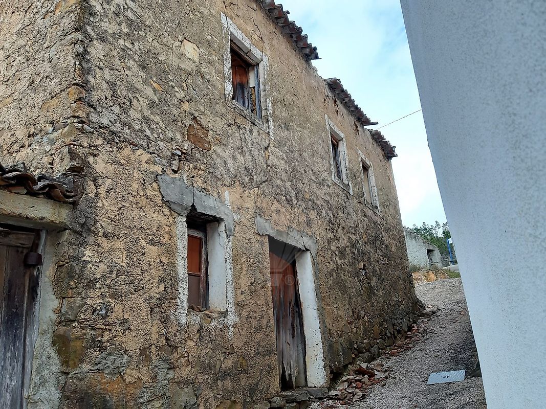 Moradia T0 à venda em Vila de Rei