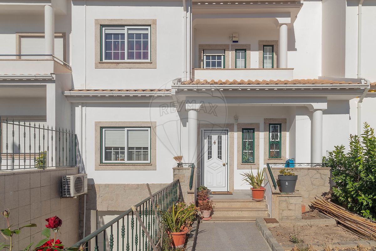 Moradia T4 para venda