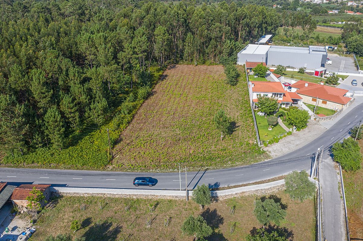 Land for sale in Barcelos, Portugal — €127,500