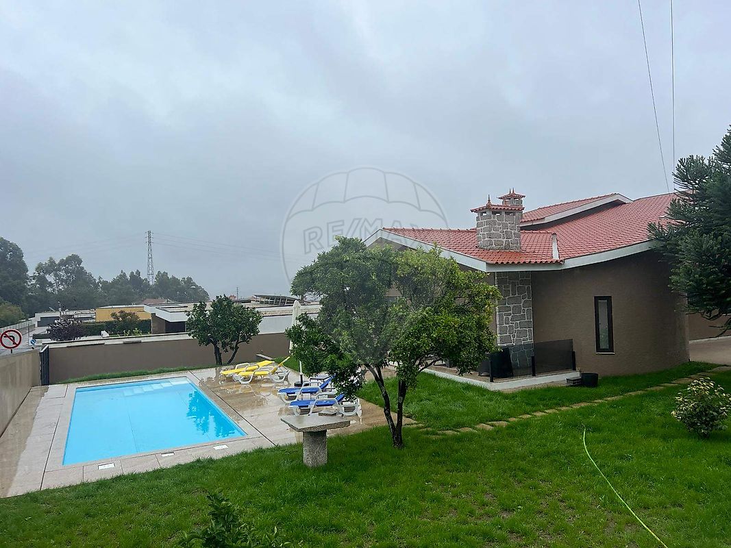 Moradia T4 à venda em Barcelos