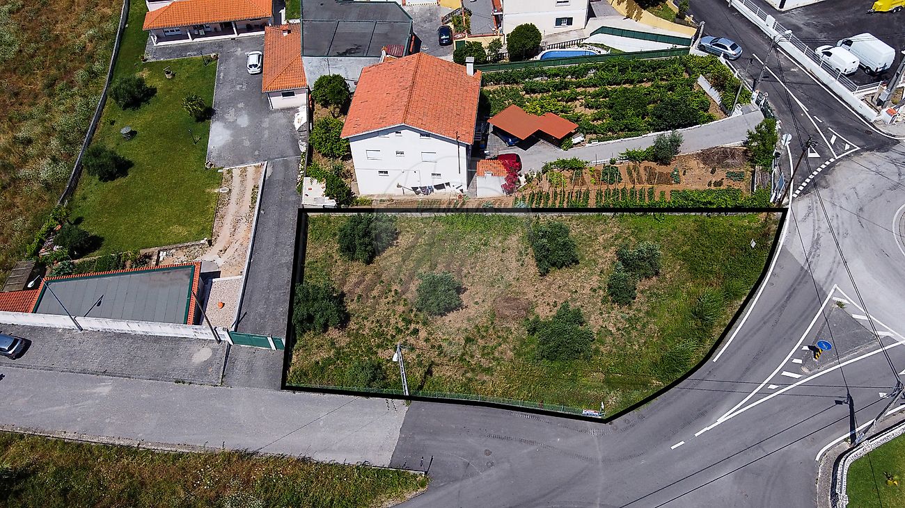 Terreno à venda em Pereiros