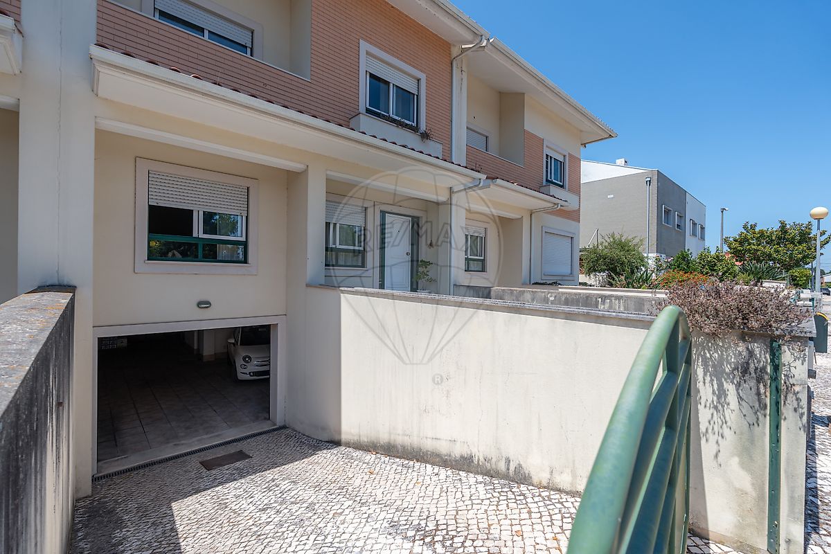 Moradia T4 para venda