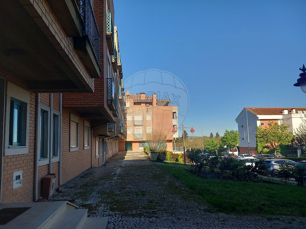 Apartamento T4 à venda em Nelas
