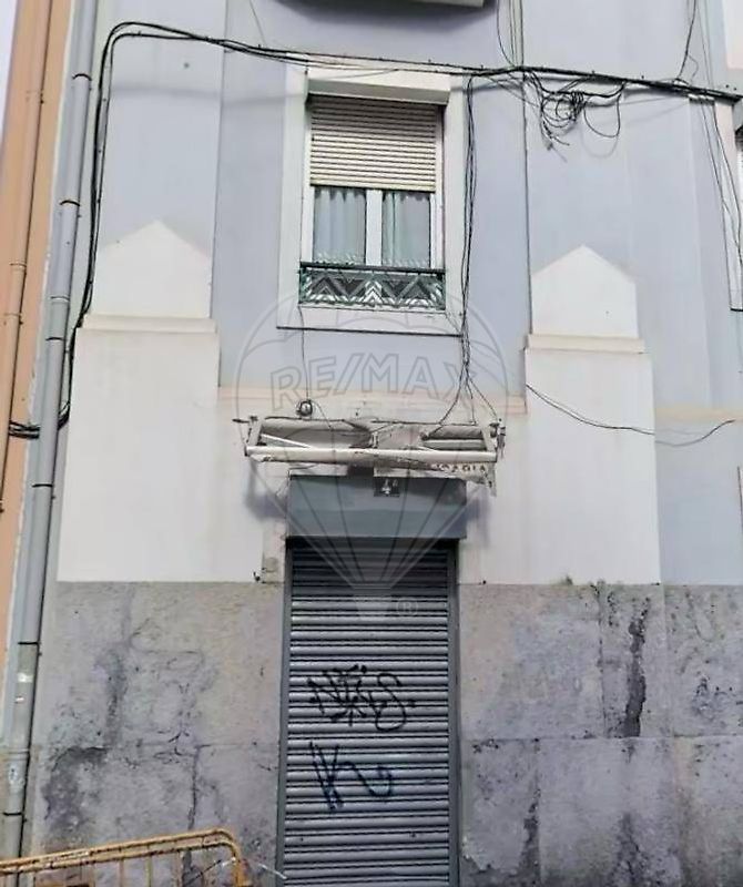 125731091-13