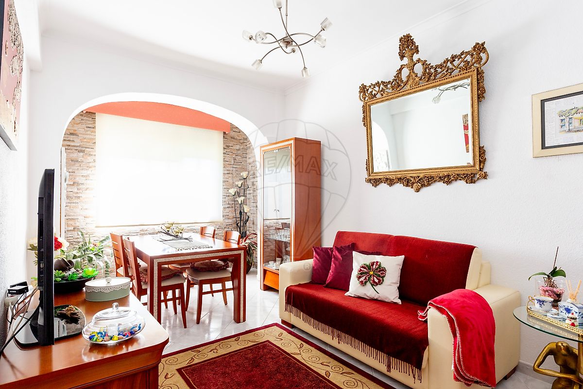 Apartamento T2 à venda em Amadora