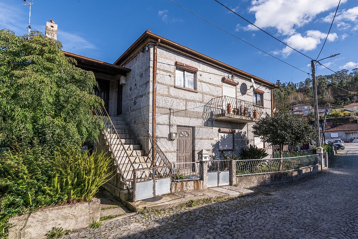 Moradia - Cepães e Fareja, Fafe, Braga